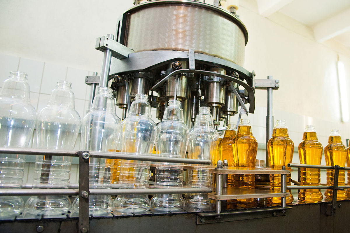 Edible oil bleaching and fractionation